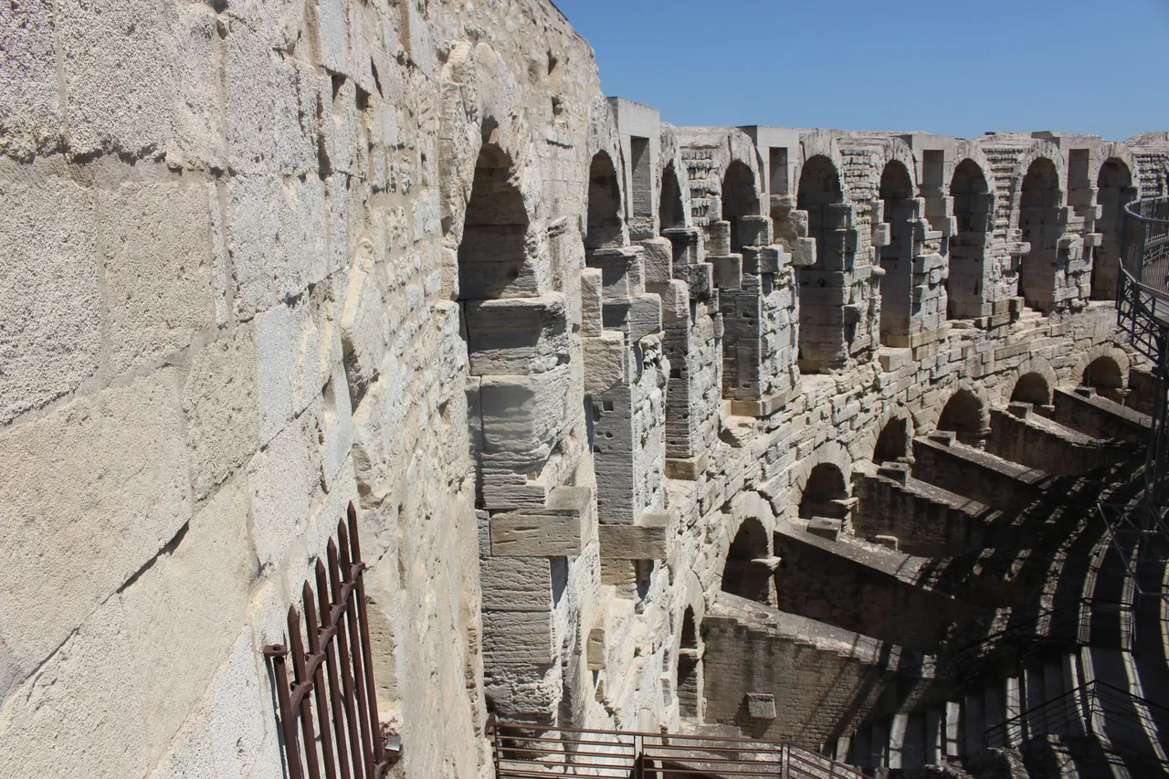 亞爾競技場 (Arènes d'Arles)