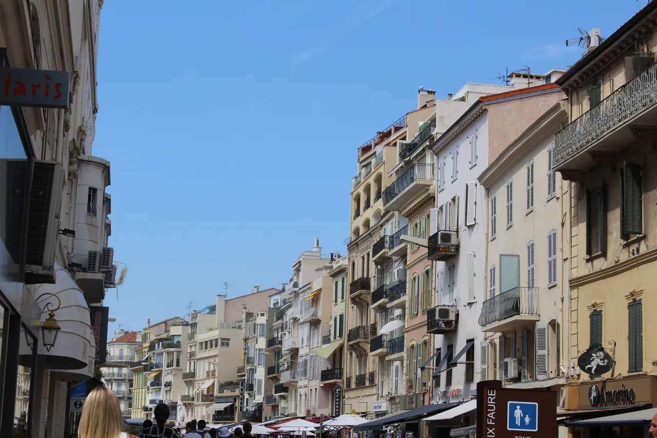 梅納迪耶街 (rue Meynadier)